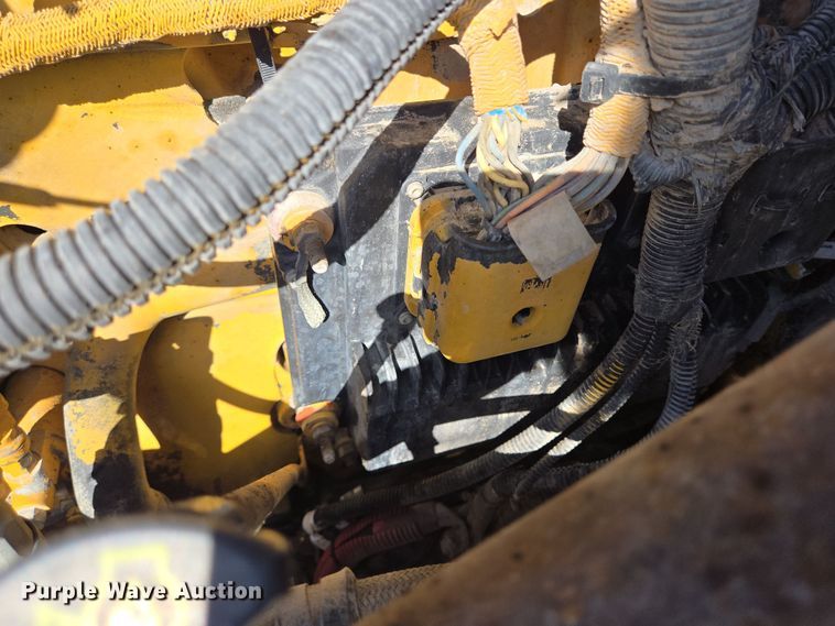 image for item DV1287 2007 Peterbilt 379 semi truck