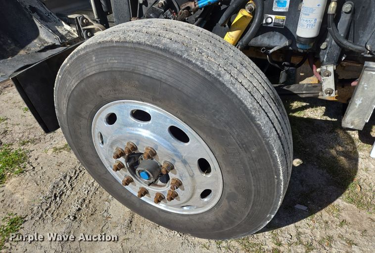 image for item DV1287 2007 Peterbilt 379 semi truck