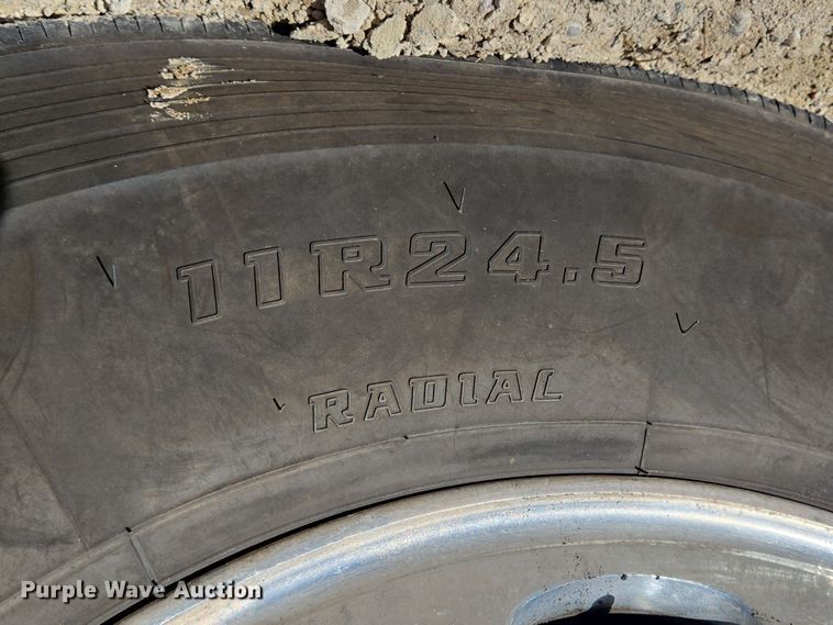 image for item DV1287 2007 Peterbilt 379 semi truck