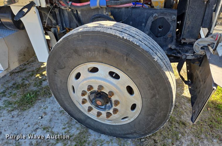 image for item DV1287 2007 Peterbilt 379 semi truck