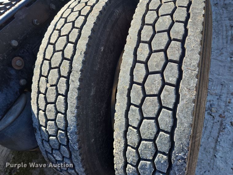 image for item DV1287 2007 Peterbilt 379 semi truck