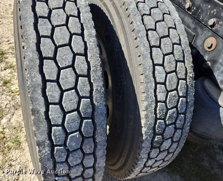 image for item DV1287 2007 Peterbilt 379 semi truck