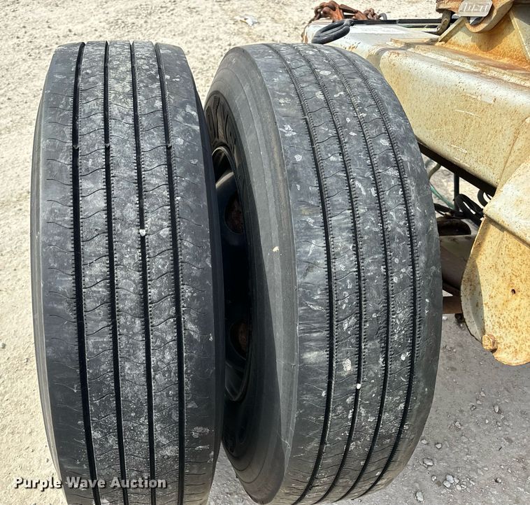 image for item DV1771 2005 Silver Eagle trailer dolly