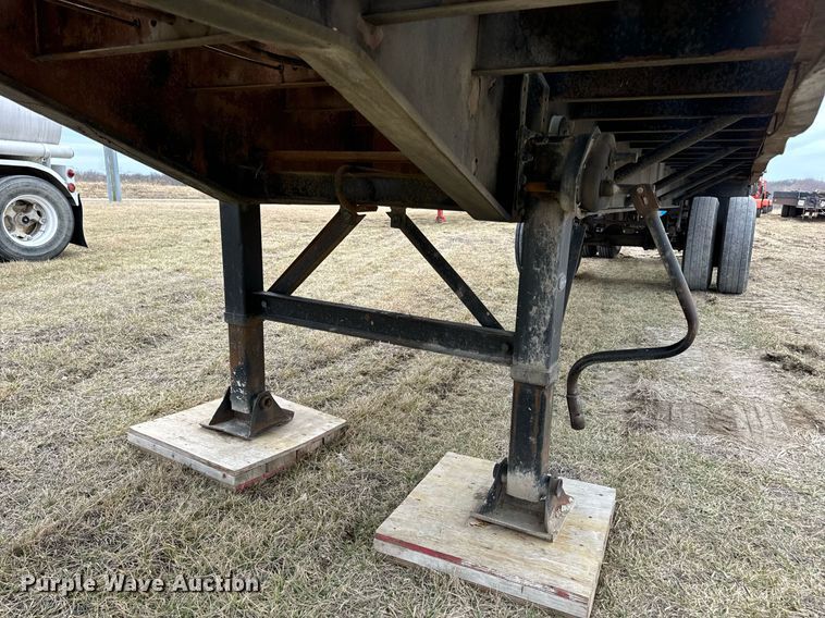 image for item DV1775 1974 Hobbs Flatbed trailer
