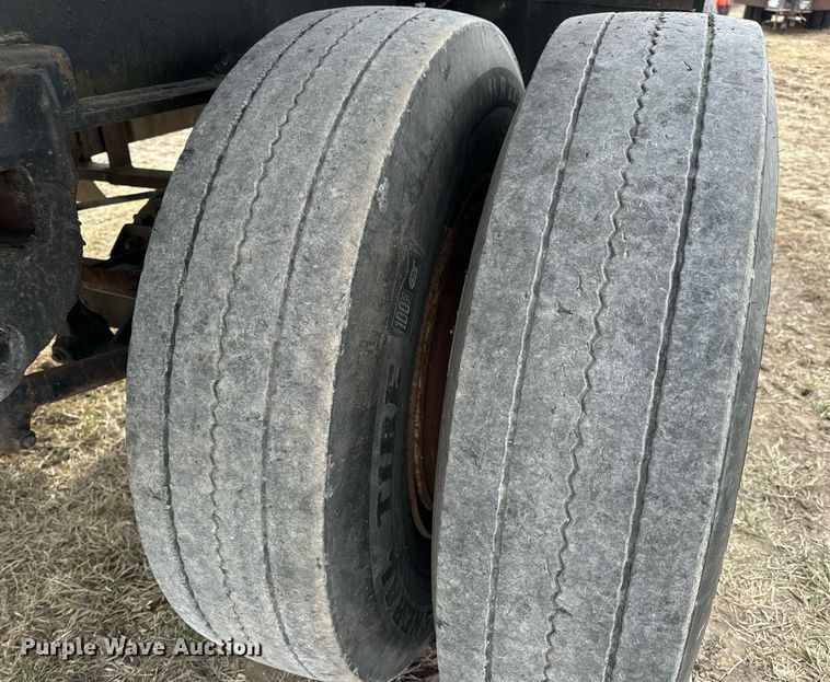 image for item DV1775 1974 Hobbs Flatbed trailer