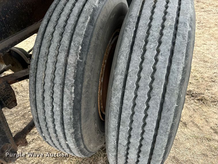 image for item DV1775 1974 Hobbs Flatbed trailer