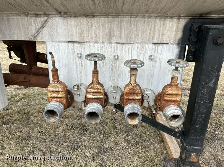 image for item DV1776 1962 Moser tank trailer