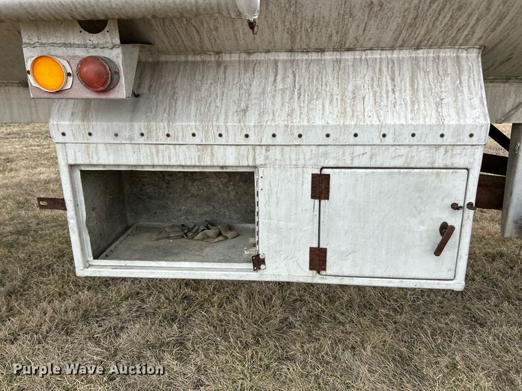 image for item DV1776 1962 Moser tank trailer