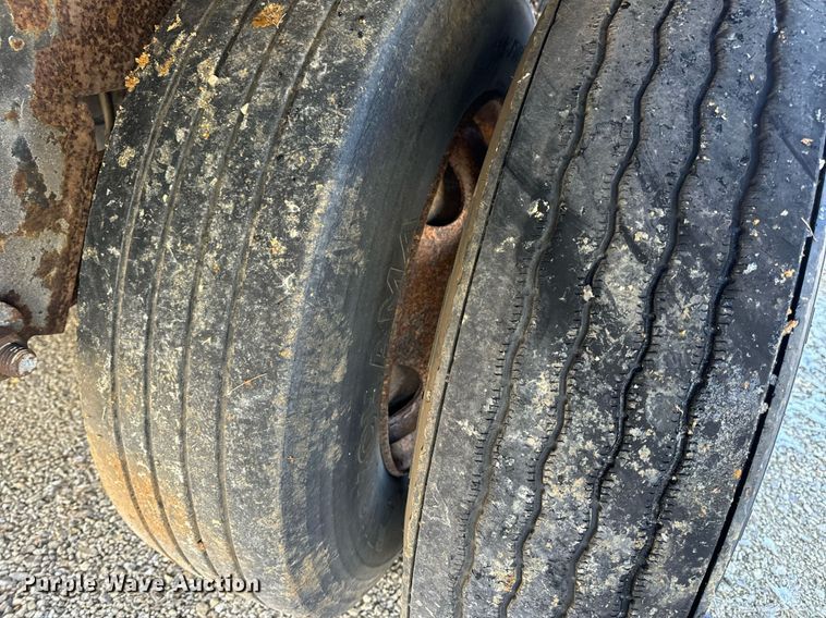 image for item DV1843 1998 Wabash dry van trailer