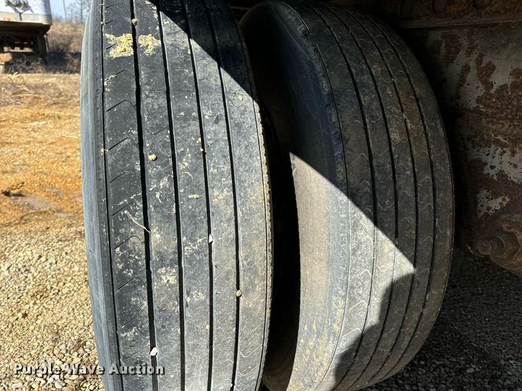 image for item DV1843 1998 Wabash dry van trailer