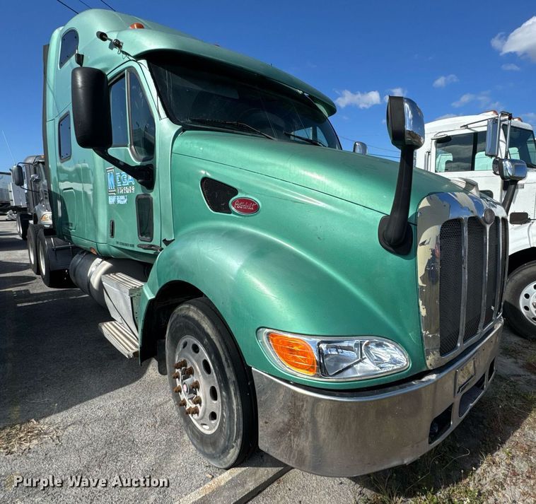 image for item DW1781 2009 Peterbilt 387 semi truck