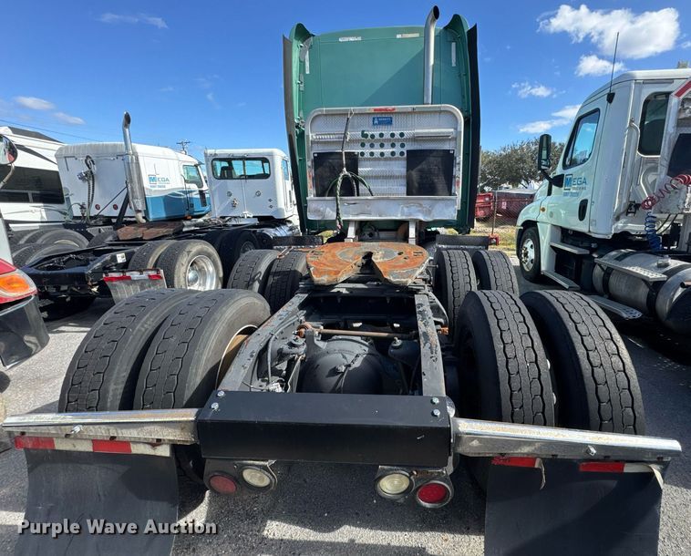 image for item DW1781 2009 Peterbilt 387 semi truck