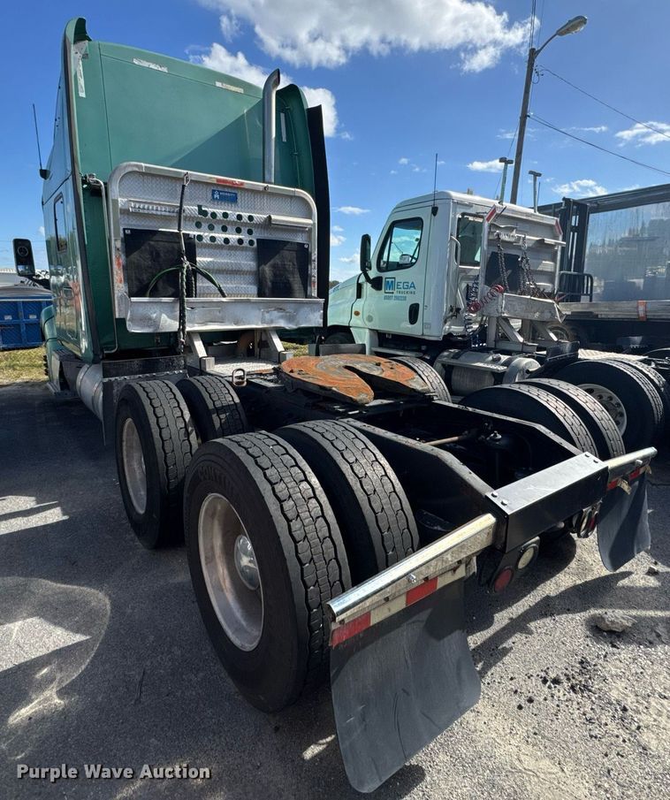 image for item DW1781 2009 Peterbilt 387 semi truck