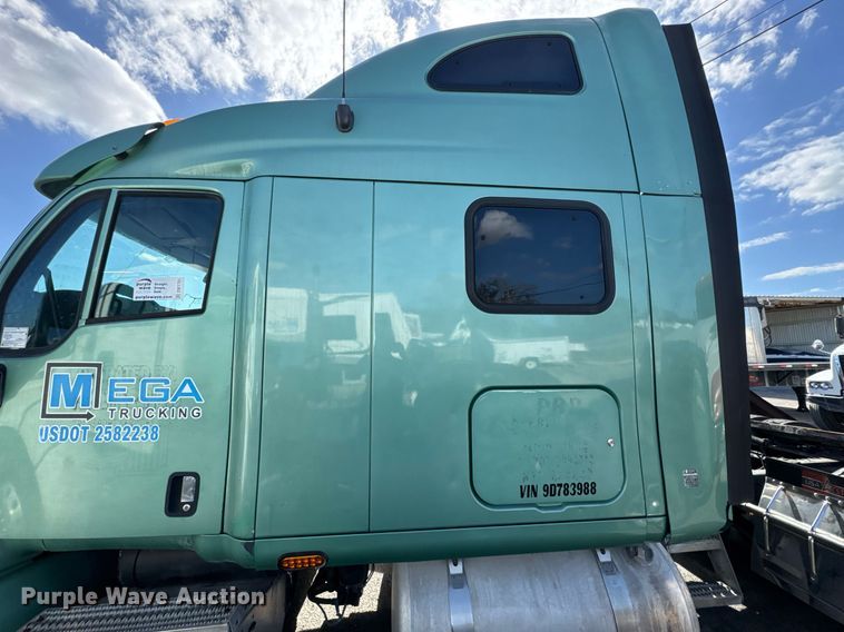 image for item DW1781 2009 Peterbilt 387 semi truck