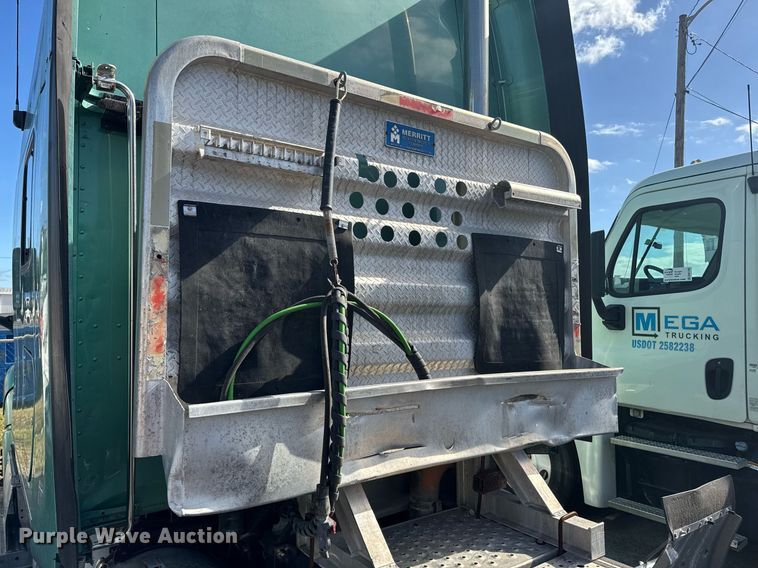 image for item DW1781 2009 Peterbilt 387 semi truck