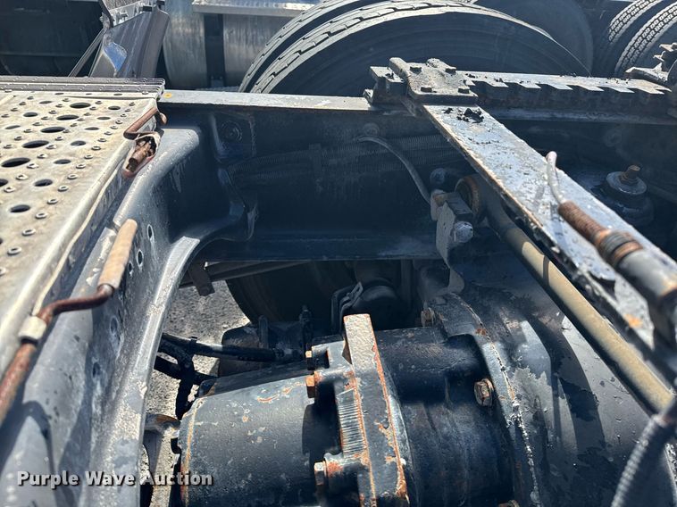 image for item DW1781 2009 Peterbilt 387 semi truck