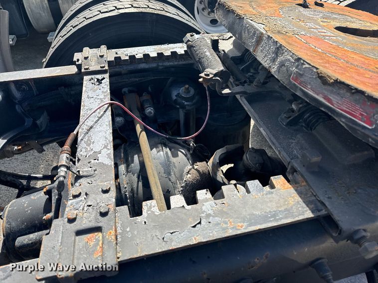 image for item DW1781 2009 Peterbilt 387 semi truck