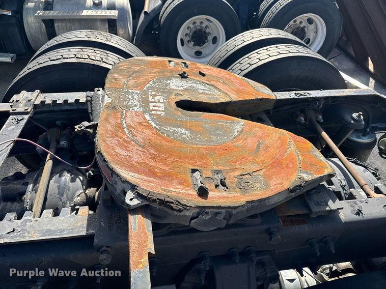 image for item DW1781 2009 Peterbilt 387 semi truck