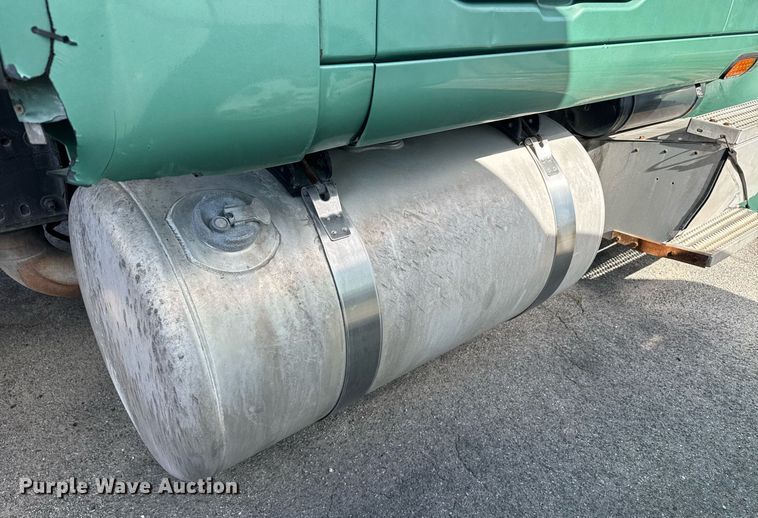 image for item DW1781 2009 Peterbilt 387 semi truck