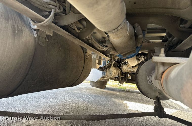 image for item DW1781 2009 Peterbilt 387 semi truck