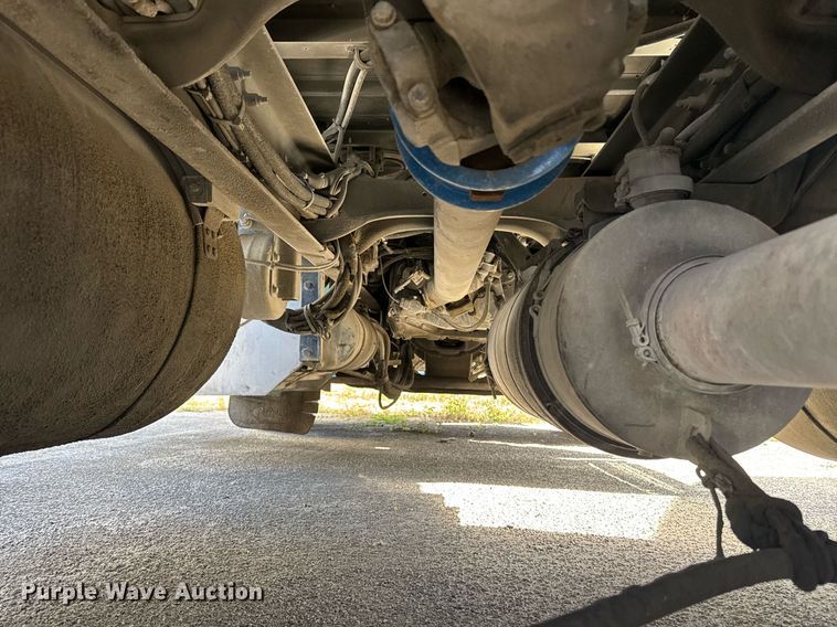 image for item DW1781 2009 Peterbilt 387 semi truck