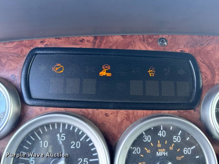 image for item DW1781 2009 Peterbilt 387 semi truck