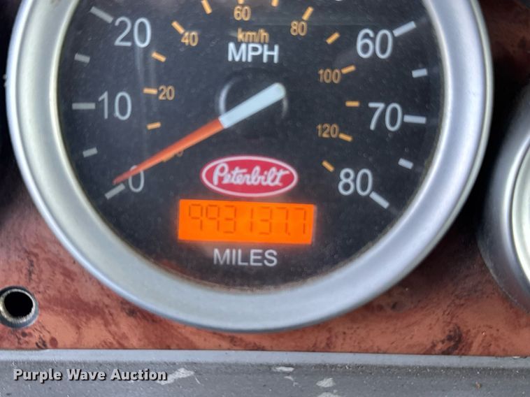 image for item DW1781 2009 Peterbilt 387 semi truck