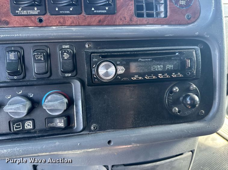 image for item DW1781 2009 Peterbilt 387 semi truck