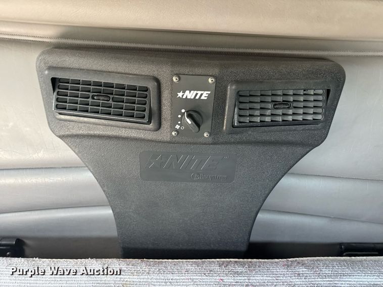 image for item DW1781 2009 Peterbilt 387 semi truck