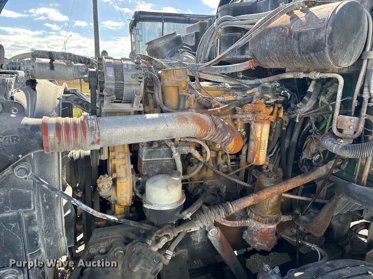 image for item DW1781 2009 Peterbilt 387 semi truck