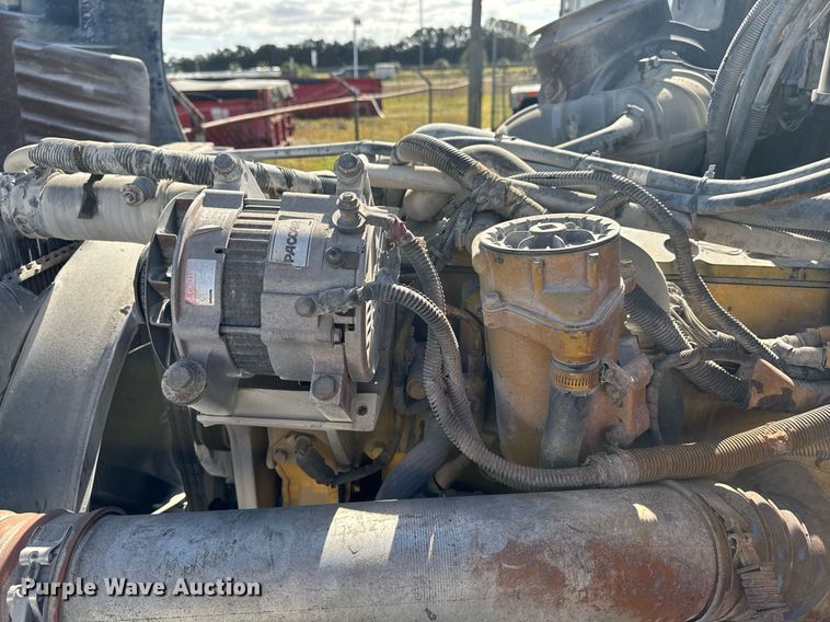 image for item DW1781 2009 Peterbilt 387 semi truck