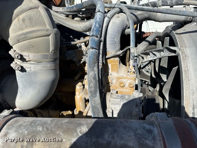 image for item DW1781 2009 Peterbilt 387 semi truck