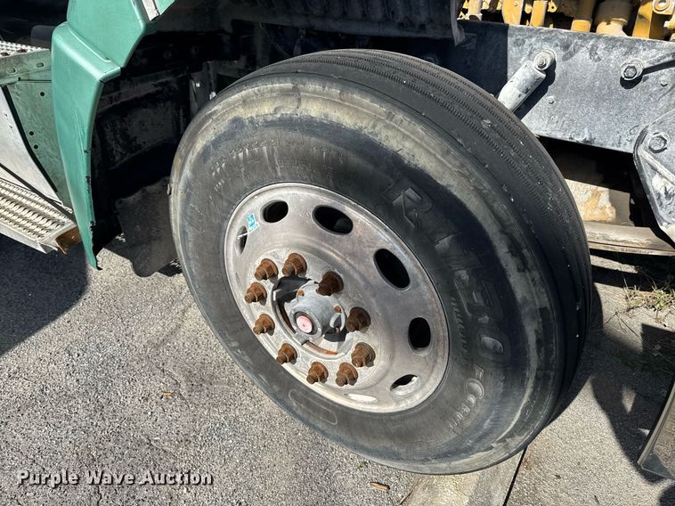 image for item DW1781 2009 Peterbilt 387 semi truck