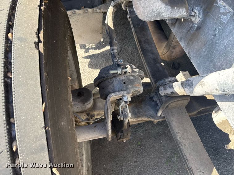 image for item DW1781 2009 Peterbilt 387 semi truck