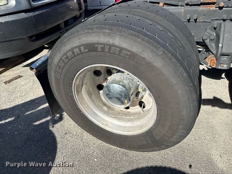 image for item DW1781 2009 Peterbilt 387 semi truck