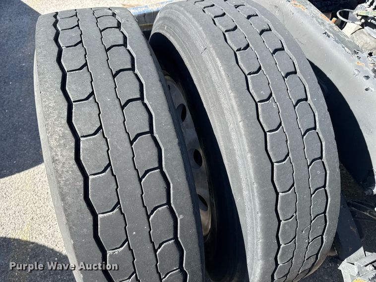 image for item DW1781 2009 Peterbilt 387 semi truck