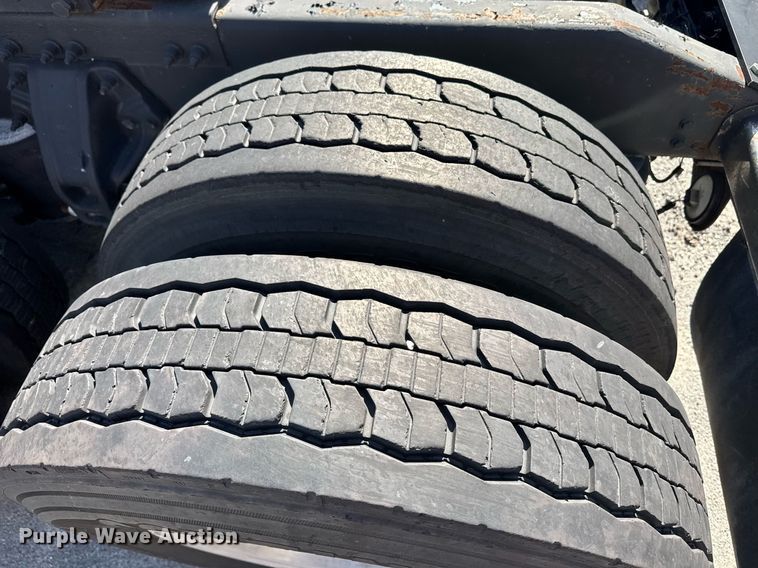 image for item DW1781 2009 Peterbilt 387 semi truck