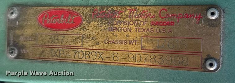 image for item DW1781 2009 Peterbilt 387 semi truck