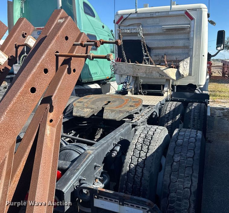 image for item DW1782 2014 Freightliner Cascadia  semi truck