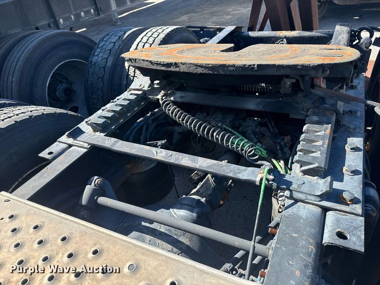 image for item DW1782 2014 Freightliner Cascadia  semi truck