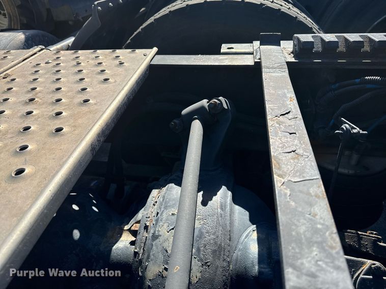 image for item DW1782 2014 Freightliner Cascadia  semi truck