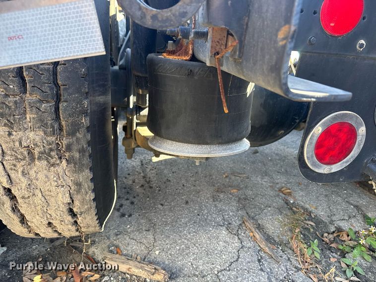 image for item DW1782 2014 Freightliner Cascadia  semi truck