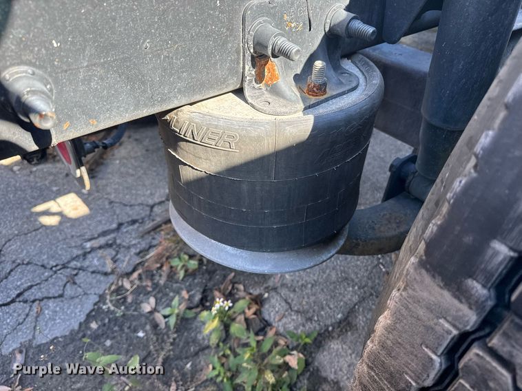 image for item DW1782 2014 Freightliner Cascadia  semi truck