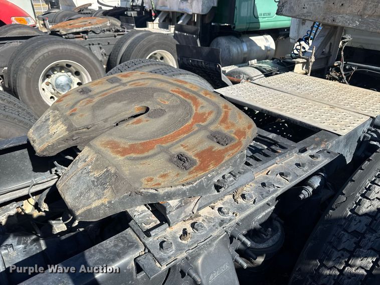 image for item DW1782 2014 Freightliner Cascadia  semi truck