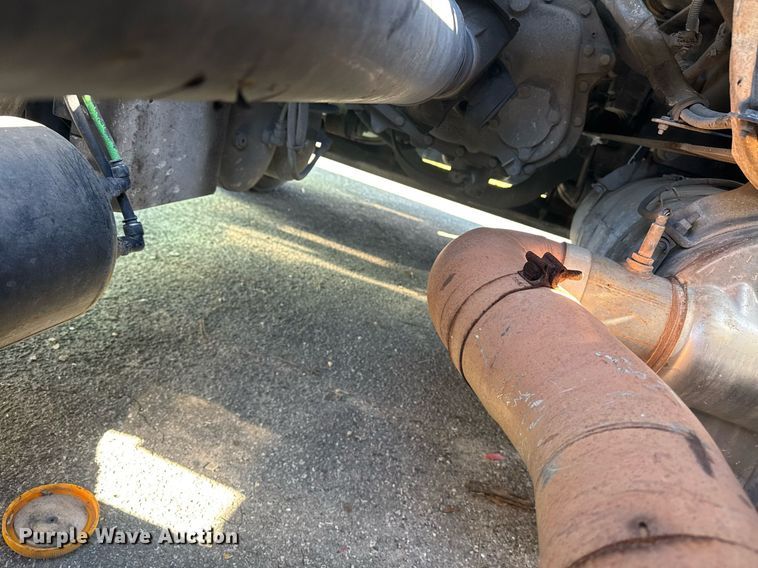 image for item DW1782 2014 Freightliner Cascadia  semi truck