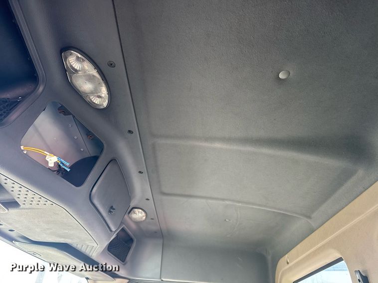 image for item DW1782 2014 Freightliner Cascadia  semi truck