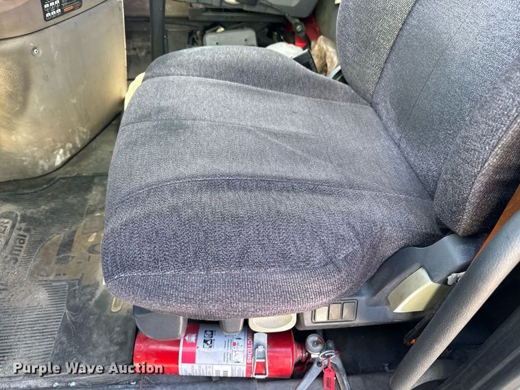 image for item DW1782 2014 Freightliner Cascadia  semi truck