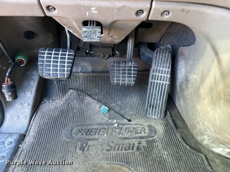 image for item DW1782 2014 Freightliner Cascadia  semi truck