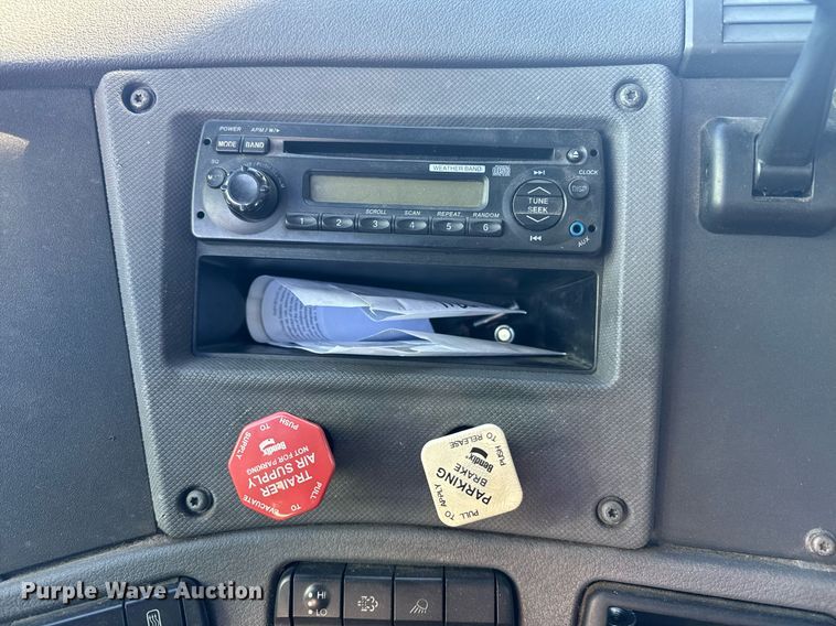 image for item DW1782 2014 Freightliner Cascadia  semi truck