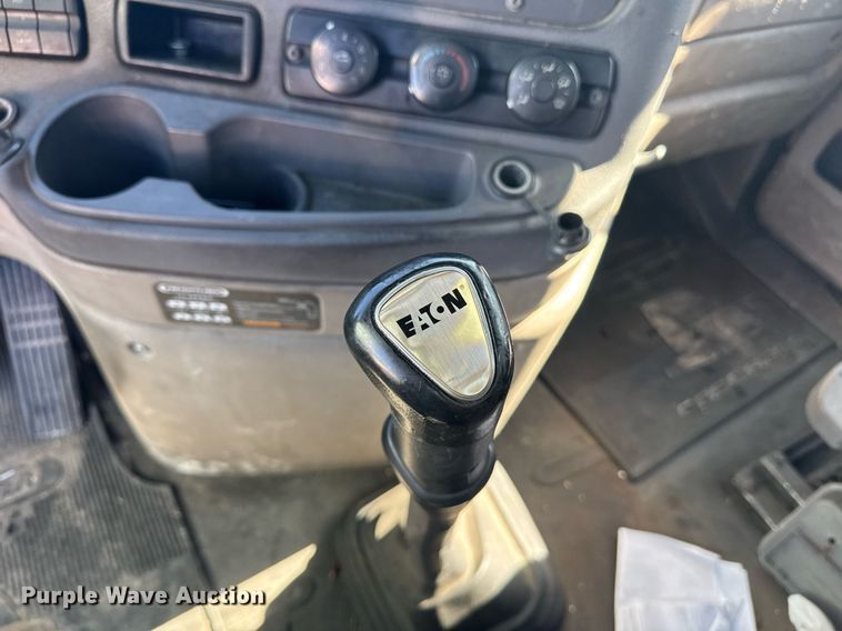 image for item DW1782 2014 Freightliner Cascadia  semi truck